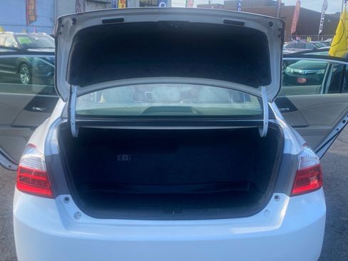 Used 2015 Honda Accord Hybrid Sedan image 10