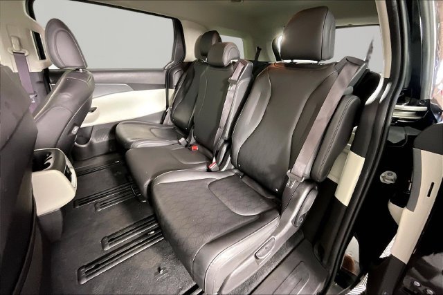 Used 2022 Kia Carnival LX FWD image 20