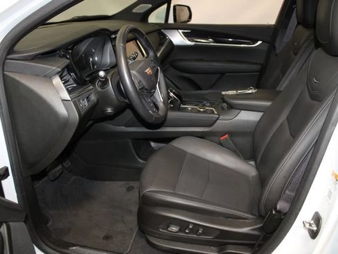 Certified 2024 Cadillac XT5 Premium Luxury AWD/4WD image 8