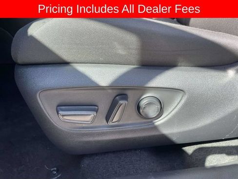 Used 2025 Toyota RAV4 XLE AWD/4WD image 21