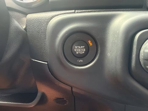 Used 2018 Jeep Wrangler Unlimited Sahara w/ Dual Top Group AWD/4WD image 16
