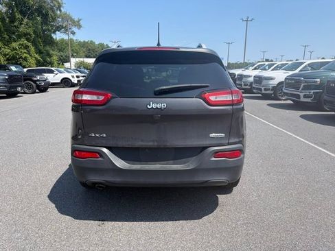 Used 2017 Jeep Cherokee Latitude w/ Comfort/Convenience Group AWD/4WD image 4