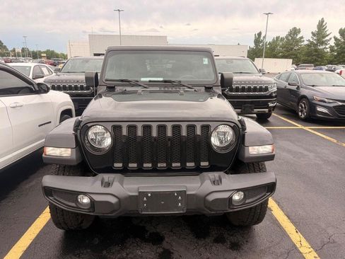 Used 2023 Jeep Wrangler Unlimited Sahara AWD/4WD image 3