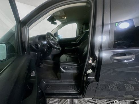 Used 2020 Mercedes-Benz Metris Passenger image 13