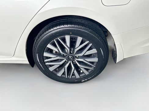 Used 2024 Nissan Altima 2.5 SV AWD/4WD image 11
