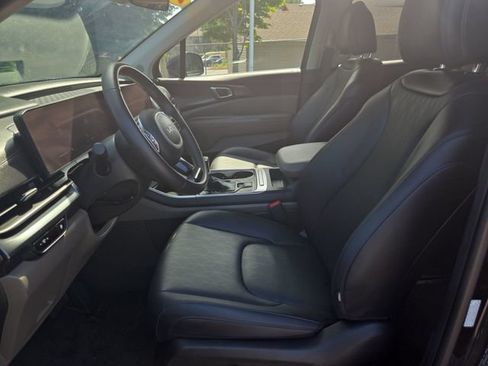 Certified 2026 Kia Carnival FWD image 12