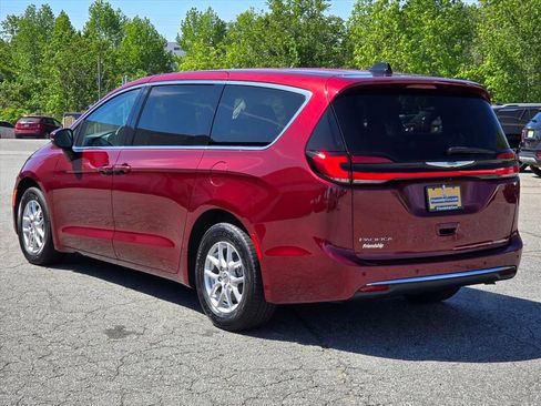 Used 2023 Chrysler Pacifica Touring-L FWD image 24