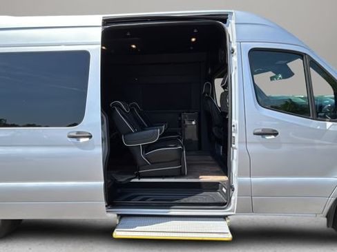 Used 2021 Mercedes-Benz Sprinter 2500 image 57