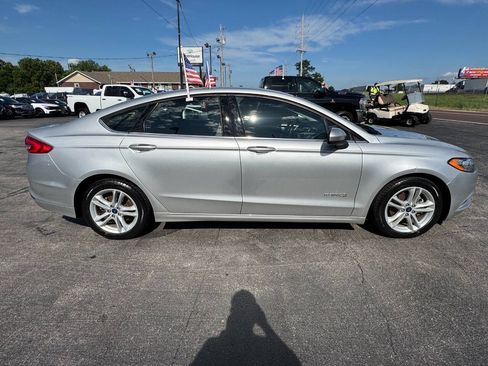 Used 2018 Ford Fusion S FWD image 5
