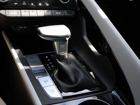 New 2025 Hyundai Elantra Limited image 39