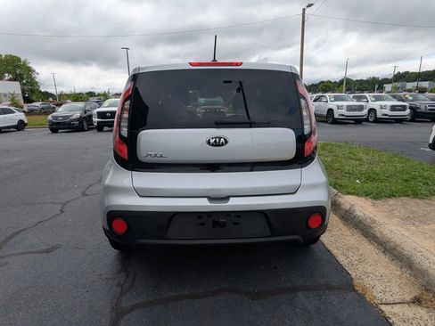 Used 2018 Kia Soul FWD image 6