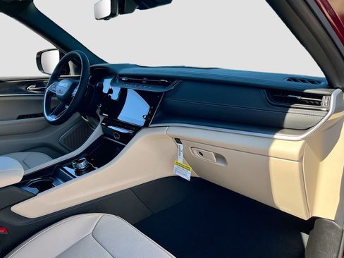 New 2026 Jeep Grand Cherokee Limited w/ Luxury Tech Group II RWD image 26