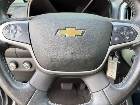 Used 2022 Chevrolet Colorado LT AWD/4WD image 16