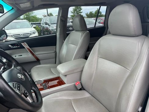 Used 2012 Toyota Highlander Limited w/ Tow Pkg FWD image 10