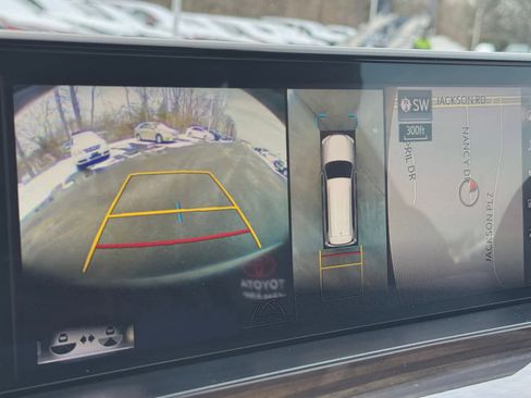 Used 2018 Lexus LX 570 image 24