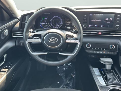 Used 2022 Hyundai Elantra Blue FWD image 16