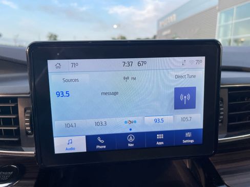 Used 2022 Ford Explorer Limited w/ Equipment Group 301A AWD/4WD image 13
