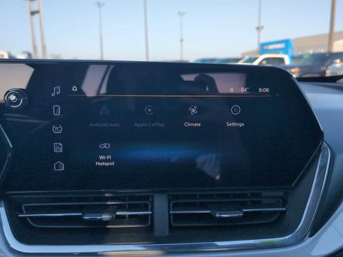 Used 2025 Chevrolet Trax LT w/ LT Convenience Package image 13