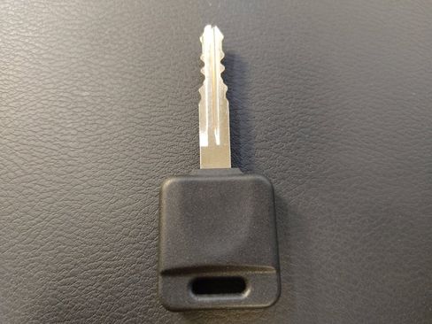 Used 2025 Nissan Versa S w/ Trunk Package image 32