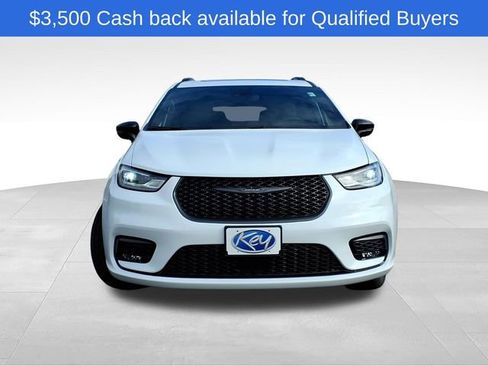 New 2026 Chrysler Pacifica Select w/ S Appearance Package image 2