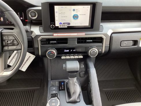 Used 2026 Toyota 4Runner SR5 AWD/4WD image 16