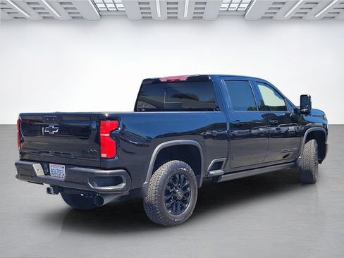 Used 2025 Chevrolet Silverado 2500 High Country w/ High Country Premium Package AWD/4WD image 4