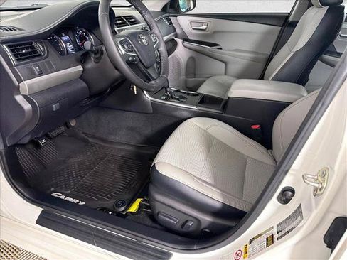 Used 2017 Toyota Camry SE FWD image 9