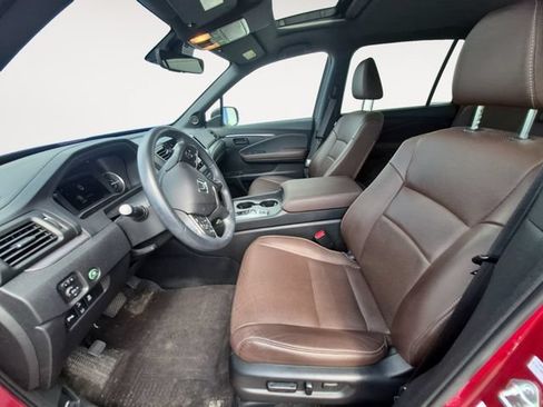 Certified 2024 Honda Passport EX-L image 9
