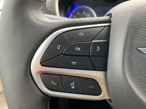 Used 2024 Chrysler Pacifica Touring-L FWD image 23