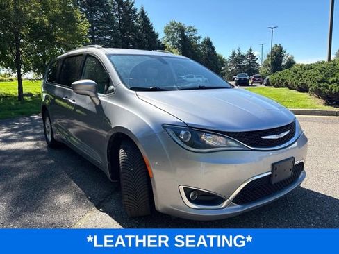 Used 2017 Chrysler Pacifica Touring-L Plus FWD image 2