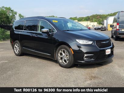 Used 2023 Chrysler Pacifica Limited