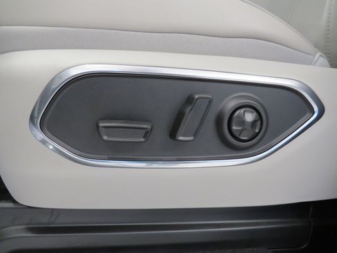 New 2025 Jeep Wagoneer L Series III w/ Premium Group I image 20