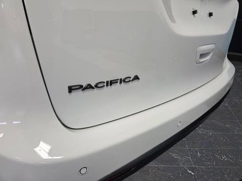 New 2026 Chrysler Pacifica Select image 38