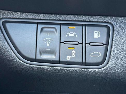 Used 2019 Genesis G70 2.0T Advanced w/ Sport Package image 39