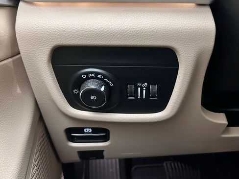 New 2025 Jeep Grand Cherokee L Limited w/ Black Appearance Package image 29