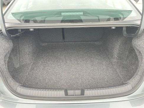 Used 2025 Volkswagen Jetta SE image 31