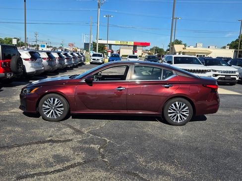 Used 2023 Nissan Altima 2.5 SV FWD image 4