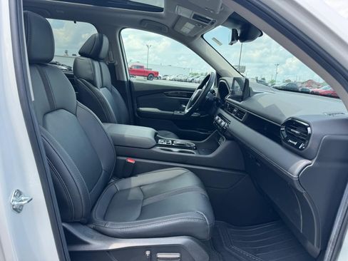 Certified 2025 Honda Pilot Touring image 18