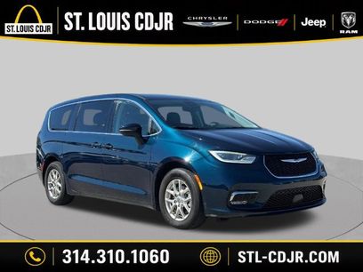 Used 2023 Chrysler Pacifica Touring-L
