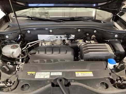 Certified 2024 Volkswagen Atlas Cross Sport SE AWD/4WD image 18