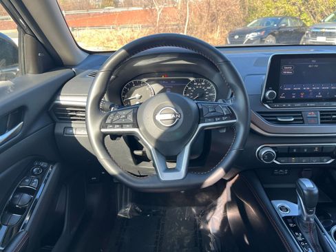 Used 2025 Nissan Altima 2.5 SR image 29