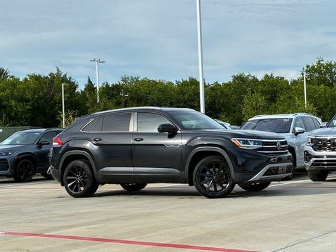 Used 2020 Volkswagen Atlas Cross Sport SE w/ Panoramic Sunroof Package FWD image 5