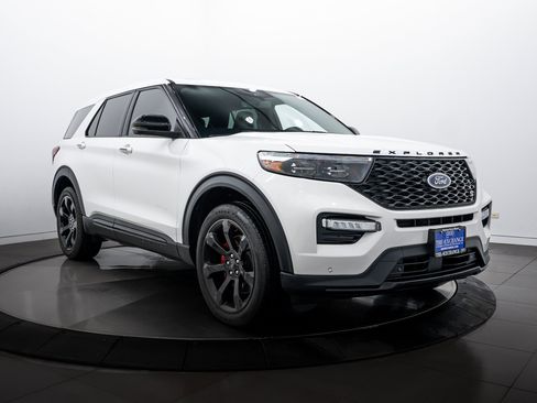 Used 2022 Ford Explorer ST w/ Equipment Group 401A image 2