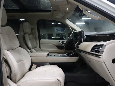 Used 2021 Lincoln Navigator Reserve w/ Luxury Package image 24