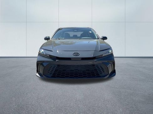 Used 2025 Toyota Camry SE w/ Convenience Package image 3