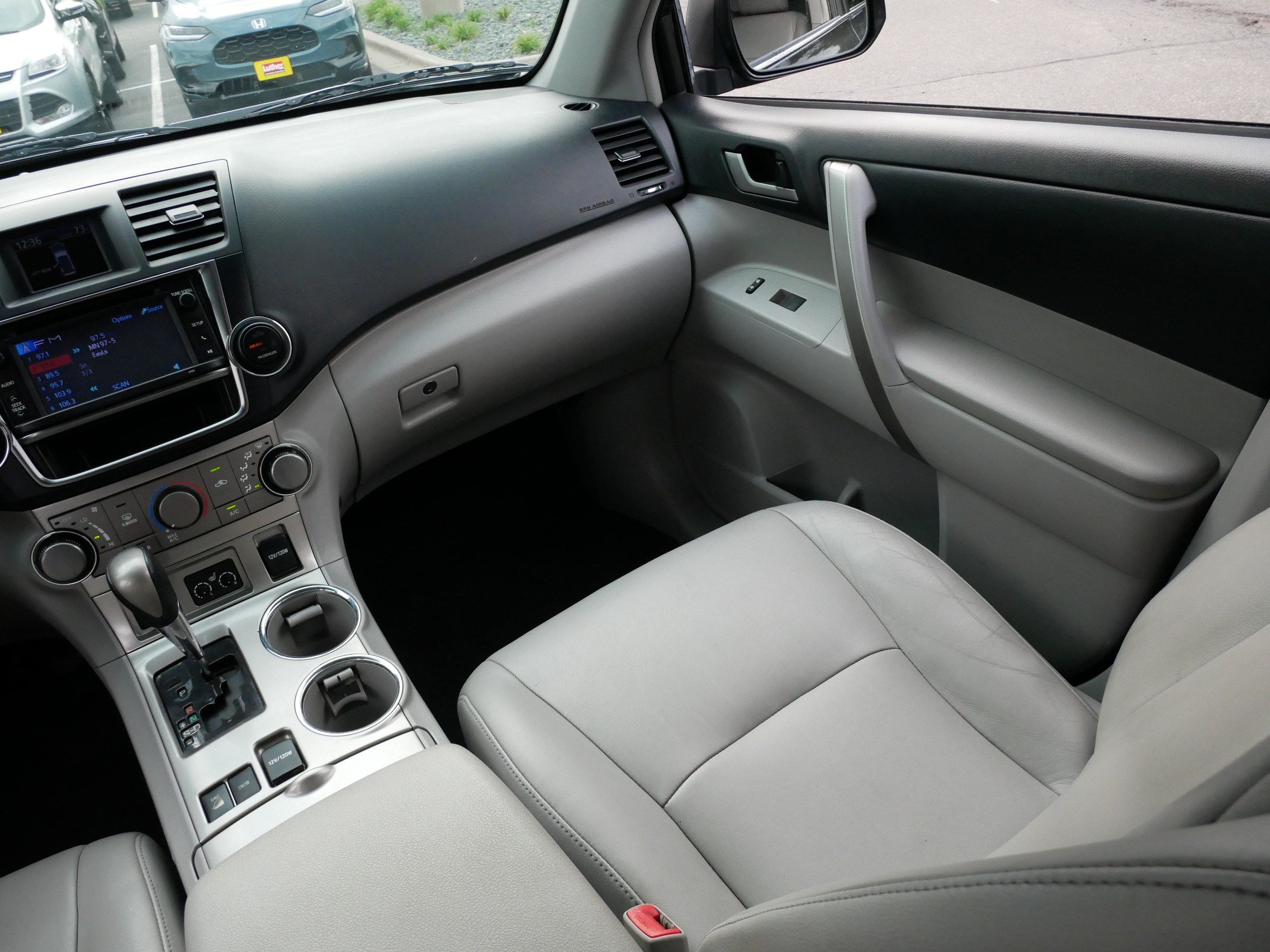 Used 2013 Toyota Highlander SE AWD/4WD image 11