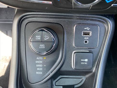 Used 2018 Jeep Compass Trailhawk w/ Leather Interior Group AWD/4WD image 14