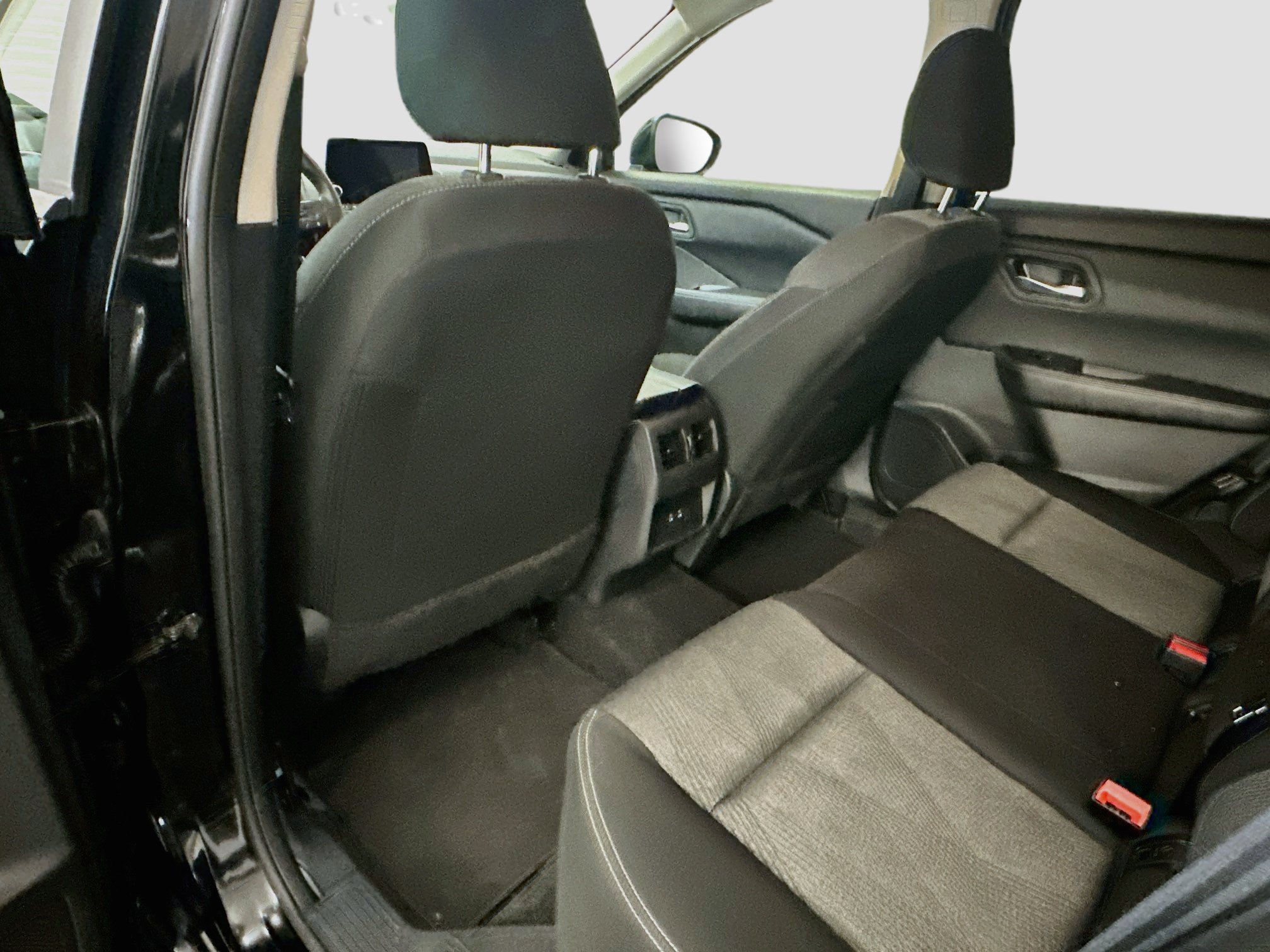 Used 2025 Nissan Rogue SV AWD/4WD image 27