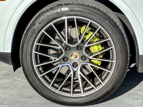 Used 2022 Porsche Cayenne E-Hybrid image 26