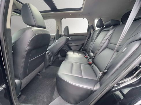Used 2021 Nissan Rogue SV w/ Premium Package FWD image 12